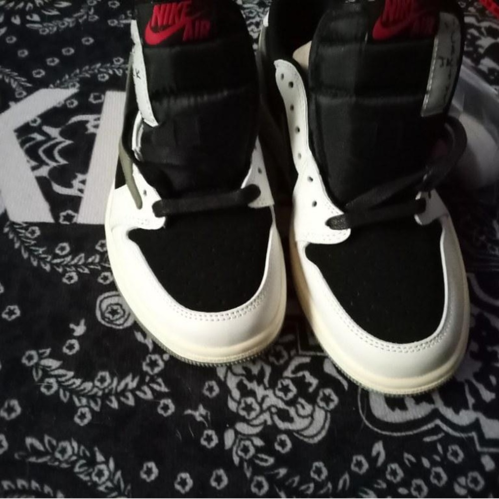 Travis Scott OG Olive women sizes 5, 6 and 8